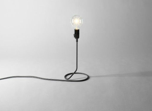 designhousestockholm-cord-mini-tafellamp-licht-aan-def